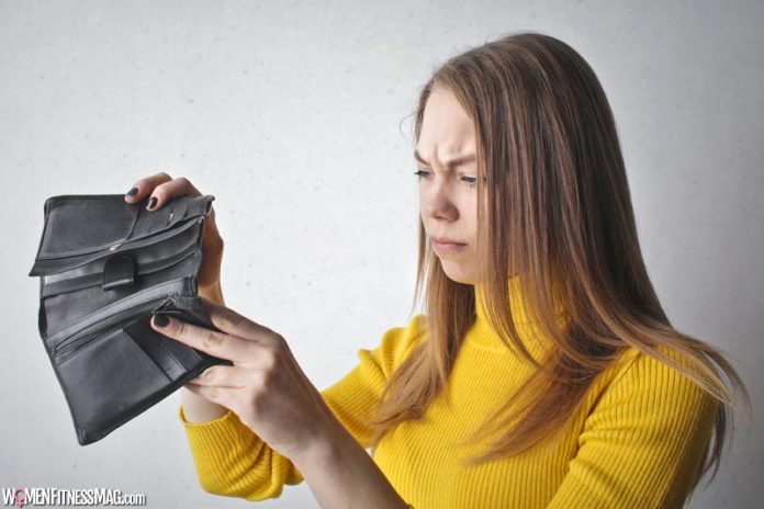 Essential Things Woman Should Keep in her Wallet Essential Things Woman Should Keep in her Wallet