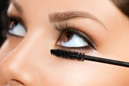 Why Your Mascara Clumps