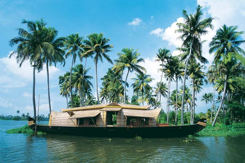 Romantic Places in Kerala you must visit at least once with your Partner, best places in kerala to visit, honeymoon trip to kerala, kerala honeymoon resorts, places to visit in kerala for 3 days, honeymoon places in ooty, best honeymoon places in kerala in july, best honeymoon places in kerala in june, honeymoon in kerala in december,