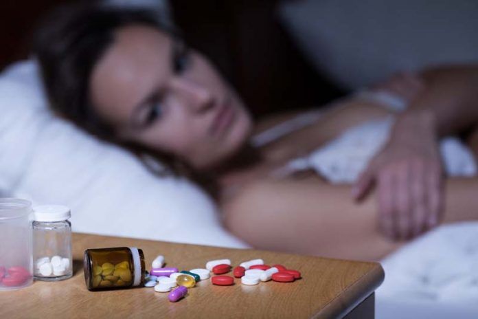 Is the habit of taking sleeping pills before bed a good practice? Is the habit of taking sleeping pills before bed a good practice?, how long do sleeping pills take to kick in, how long do sleeping pills last, how fast do sleeping pills work, what sleeping pills are not addictive, how many mg of sleeping pills is safe, when to take sleeping pills before bed, what happens if you take 10 sleeping pills, sleeping pills side effects,