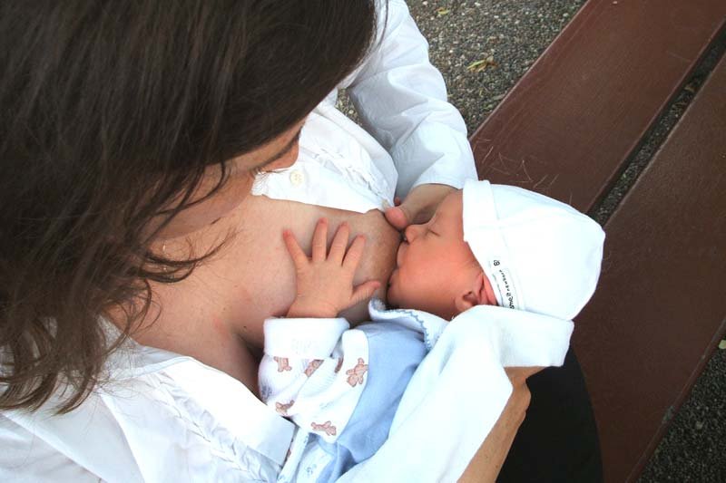 11 Breastfeeding Essentials Every Mom Need