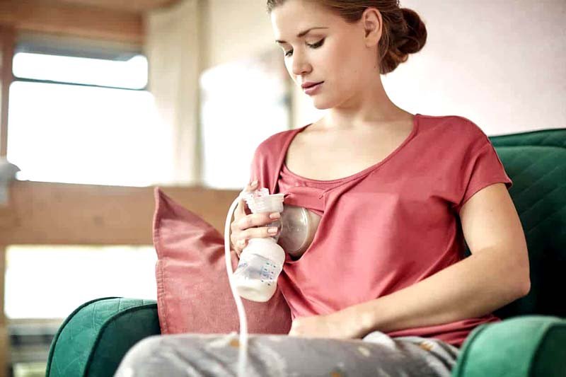 7 Items You Need to Breast Pump on the Go