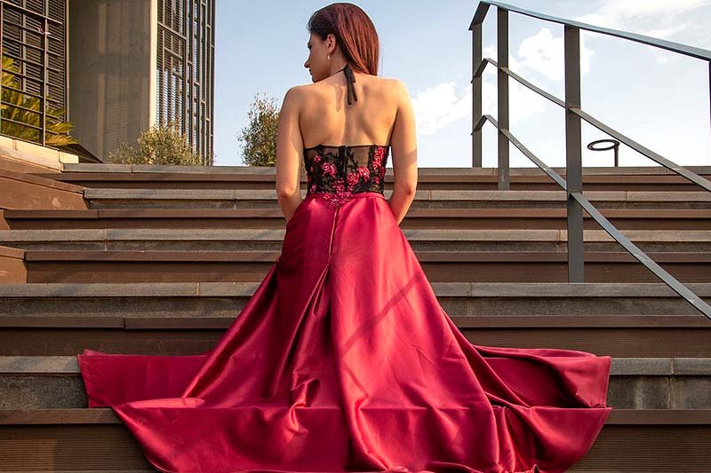 How to Alter the Prom Dress According to Your Size?