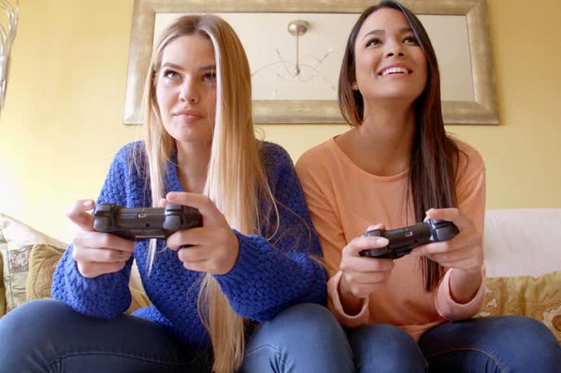 7 Exercises You Can Do While Playing Video Games